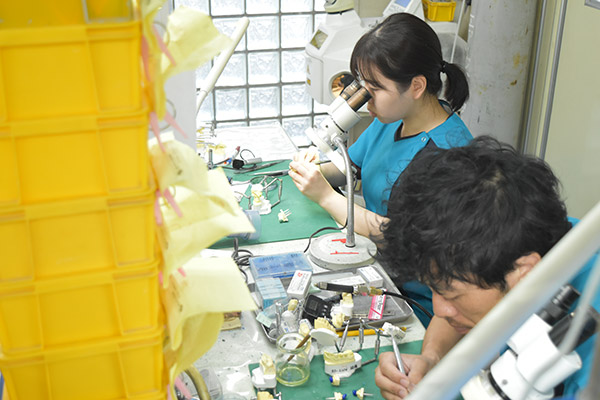 社長：院内技工ではなく、技工所で働いてみてどう？